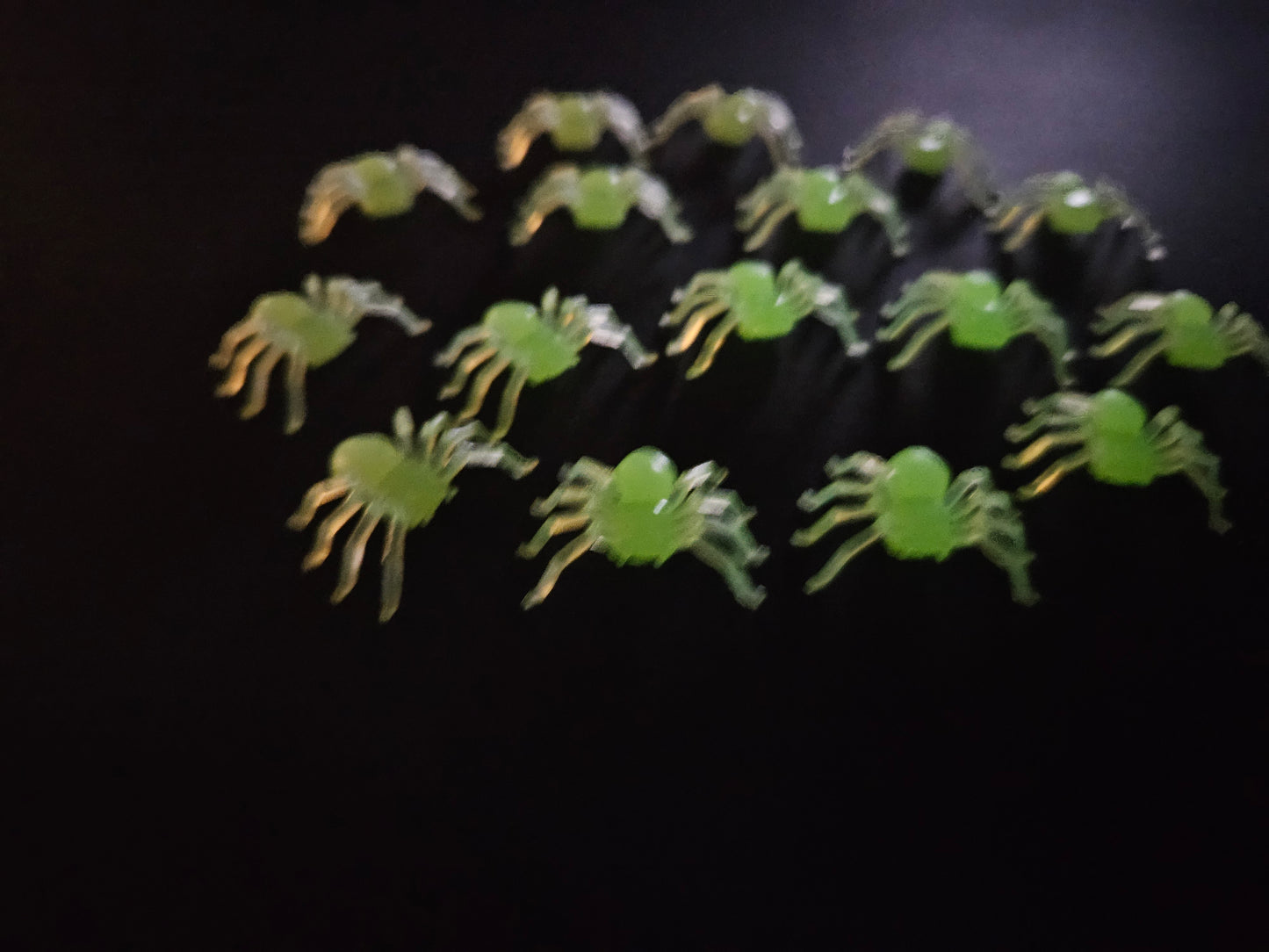 Mini glow in the dark spiders